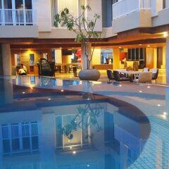 Bedrock Hotel Kuta Bali с домашними животными