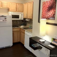 Отель Staybridge Suites Columbus-Dublin в номере