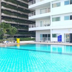 Отель Vtsix Condo Service at View Talay Condo бассейн