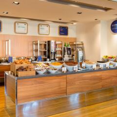 Отель Holiday Inn Express Birmingham Redditch фитнесс-зал
