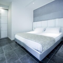 Atmosphere Suite Hotel сейф в номере