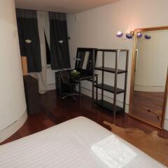 Апартаменты Brompton Road Apartments 3 Beds Лондон сейф в номере