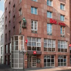 Отель ibis Nuernberg Altstadt Германия, Нюрнберг - 1 отзыв об отеле, цены и фото номеров - забронировать отель ibis Nuernberg Altstadt онлайн вид на фасад