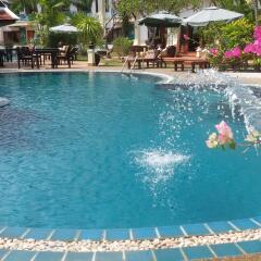 Отель The Pe La Resort, Phuket бассейн