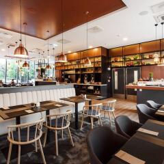 Отель Courtyard by Marriott Vilnius City Center гостиничный бар