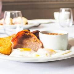 Wood Hall Hotel and Spa в номере