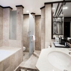 Hotel Ciputra Semarang ванная