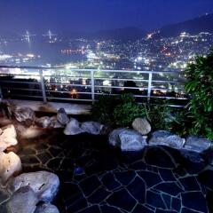 Отель Enjoy The Night View Of Nagasaki And Shippoku Cuisine | Nissho Cans New Wing Baishokaku Нагасаки бассейн фото 2