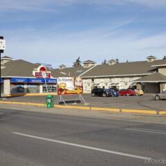 Отель Colonial Square Inn & Suites