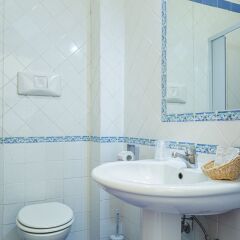 Hotel Holidays Торре-дель-Греко ванная
