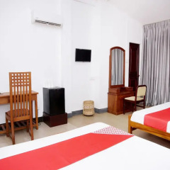 OYO 246 Roy Villa Beach Hotel Галле фото 26