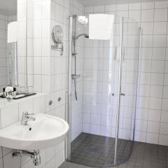 Отель Best Western Plus Hotel Mektagonen Швеция, Гётеборг - 1 отзыв об отеле, цены и фото номеров - забронировать отель Best Western Plus Hotel Mektagonen онлайн ванная