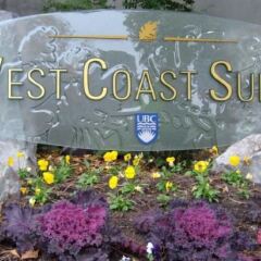 Отель West Coast Suites at UBC Канада, Аптаун - отзывы, цены и фото номеров - забронировать отель West Coast Suites at UBC онлайн приотельная территория