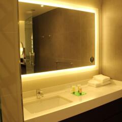 Отель Hyatt Place Dubai Wasl District ОАЭ, Дубай - отзывы, цены и фото номеров - забронировать отель Hyatt Place Dubai Wasl District онлайн ванная
