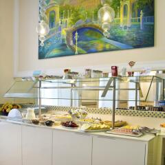 HiLight Suites Hotel питание