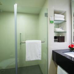 Отель Holiday Inn Bangkok Silom ванная фото 2