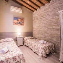 Отель A Few Steps to The Duomo Beautiful 2BD Apt Италия, Флоренция - отзывы, цены и фото номеров - забронировать отель A Few Steps to The Duomo Beautiful 2BD Apt онлайн комната для гостей фото 2