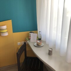 Отель CouettHotel Saint Jean dAngély Франция, Сен-Жан-д'Анжели - отзывы, цены и фото номеров - забронировать отель CouettHotel Saint Jean dAngély онлайн удобства в номере фото 2