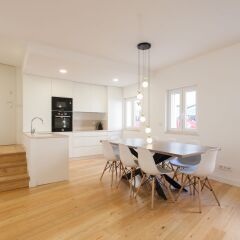 Апартаменты Mouraria Blue Three-Bedroom Apartment w/ Parking - by LU Holidays в номере