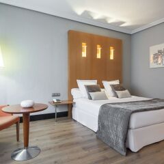 Отель Ilunion Hotel Bilbao Испания, Бильбао - 2 отзыва об отеле, цены и фото номеров - забронировать отель Ilunion Hotel Bilbao онлайн комната для гостей фото 2