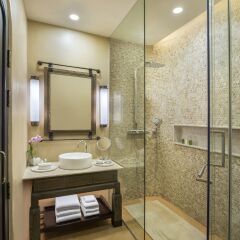 Отель The Naka Island, A Luxury Collection Resort and Spa, Phuket ванная фото 2