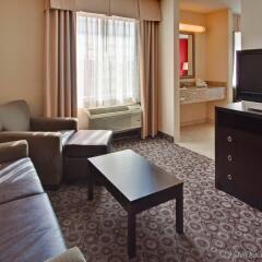 Отель Holiday Inn Express Los Angeles Airport, an IHG Hotel США, Лос-Анджелес - 9 отзывов об отеле, цены и фото номеров - забронировать отель Holiday Inn Express Los Angeles Airport, an IHG Hotel онлайн комната для гостей фото 3