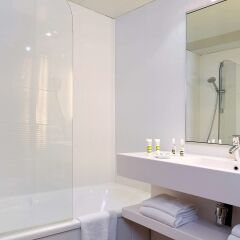 Отель Mercure Paris Orly Tech Airport ванная фото 2