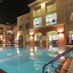 Ramada Hotel & Suites Ras Al Khaimah бассейн