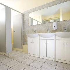 Отель Northfields Hostel Великобритания, Лондон - 1 отзыв об отеле, цены и фото номеров - забронировать отель Northfields Hostel онлайн ванная фото 2