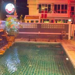 Livit70's hotel & hostel бассейн