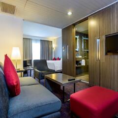 Отель Novotel Bangkok On Siam Square 4* Улучшенный номер с различными типами кроватей фото 14
