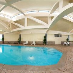 Clarion Hotel & Suites Conference Center Колумбус бассейн фото 3