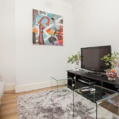 Апартаменты Modern 2 Bedroom Apartment On The Doorstep Of Queens Park комната для гостей фото 3