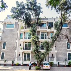 Mantra Amaltas Hotel парковка