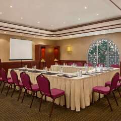 Отель Hilton Al Hamra Beach & Golf Resort