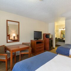 Отель Clarion Inn I-10 East at Beltway удобства в номере