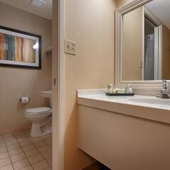 Отель Best Western Plus Carriage Inn Лос-Анджелес ванная