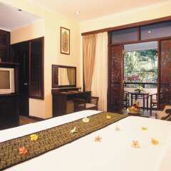 Отель The Seminyak Beach Resort & Spa удобства в номере фото 2