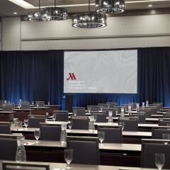 Отель Marriott Columbus University Area