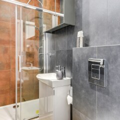 Апартаменты Lion Apartments -Costa Brava Studio ванная