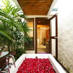 Отель The Sea House Beach Resort спа