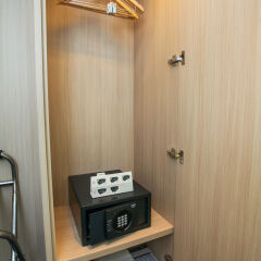 Отель Holiday Inn Express Singapore Katong сейф в номере