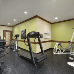 Отель Country Inn & Suites - Appleton North фитнесс-зал фото 3