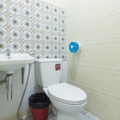 Отель Cozy TownHouse HuaLampong Бангкок ванная