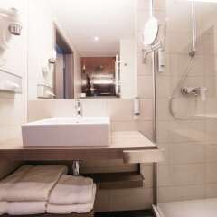 Q Hotel Plus Wroclaw ванная