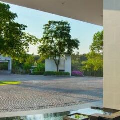 Отель Holiday Inn Resort Phuket Mai Khao Beach пляж Май Кхао парковка