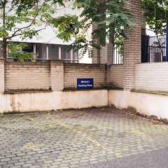 Апартаменты Charming Apartment Prague парковка