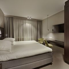 Amsterdam Forest Hotel сейф в номере