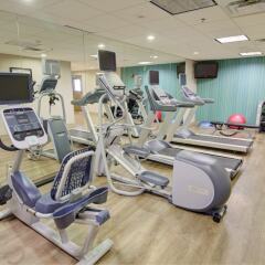 Holiday Inn Express Hotel and Suites Mankato East фитнесс-зал фото 2