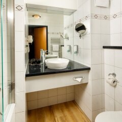Отель Holiday Inn Dresden - City South Германия, Дрезден - отзывы, цены и фото номеров - забронировать отель Holiday Inn Dresden - City South онлайн ванная